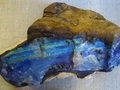 Niebieski opal, pochodzący z Australii. Zdjęcie wykonano Muzeum Historii Naturalnej w Londynie. Fot. Aram Dulyan, źródło: http://commons.wikimedia.org/wiki/File:Opal_banded.jpg, dostęp: 18.11.14.
